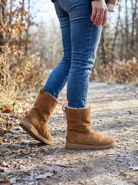 Ugh Classic Short Waterproof with grip